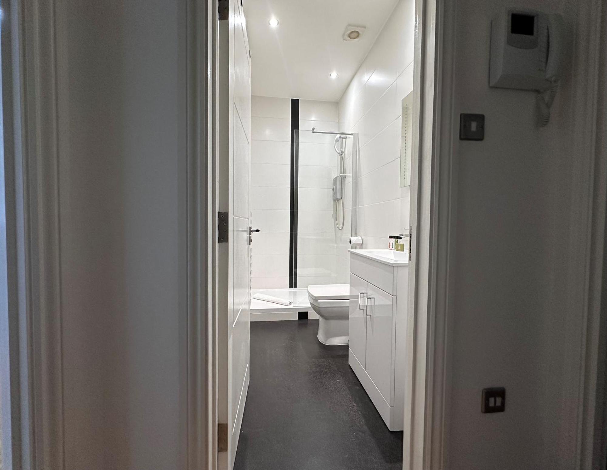 Apt 1, Soho Apartments 1St Floor By Indigo Flats Лондон Экстерьер фото