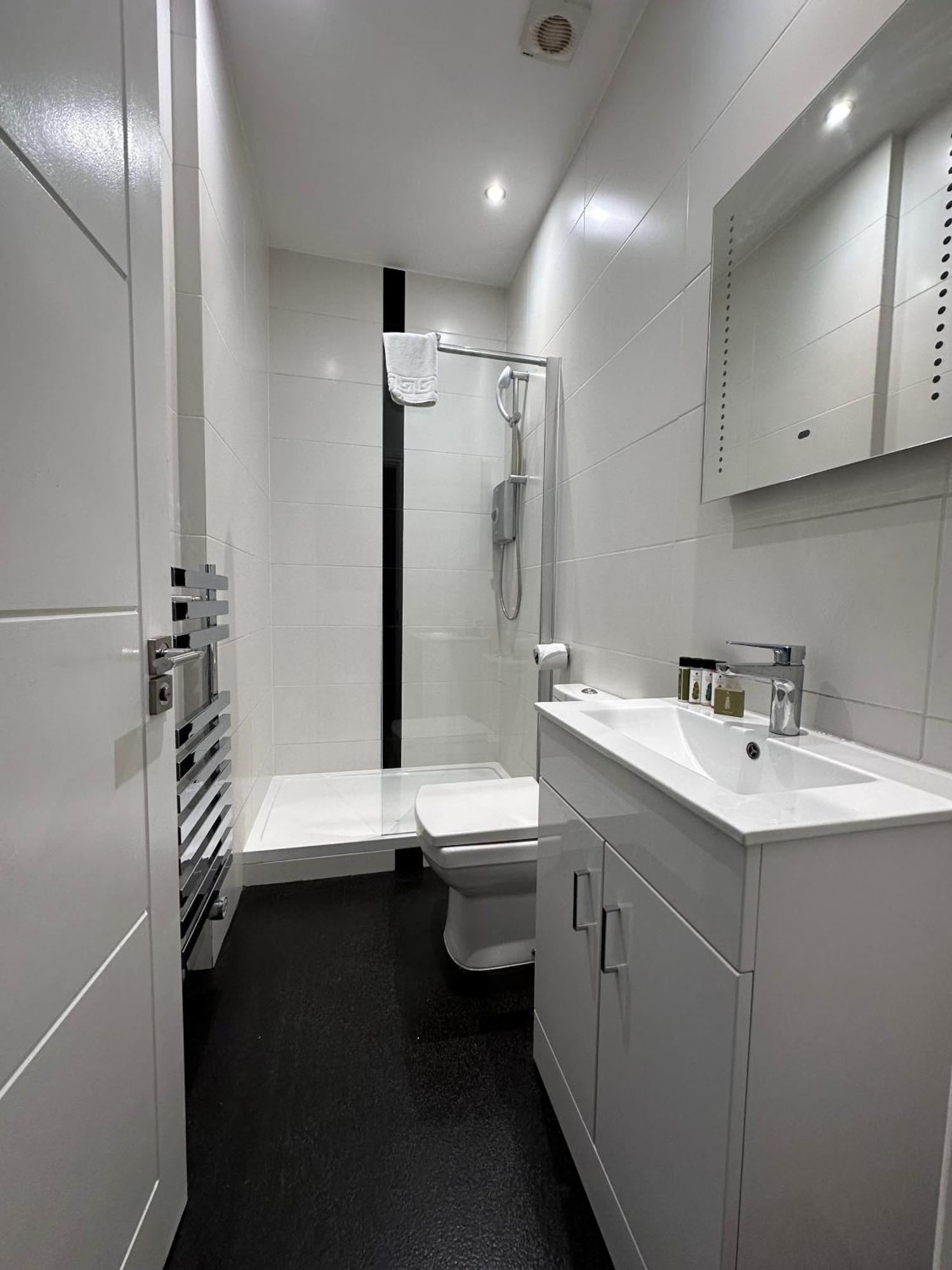 Apt 1, Soho Apartments 1St Floor By Indigo Flats Лондон Экстерьер фото