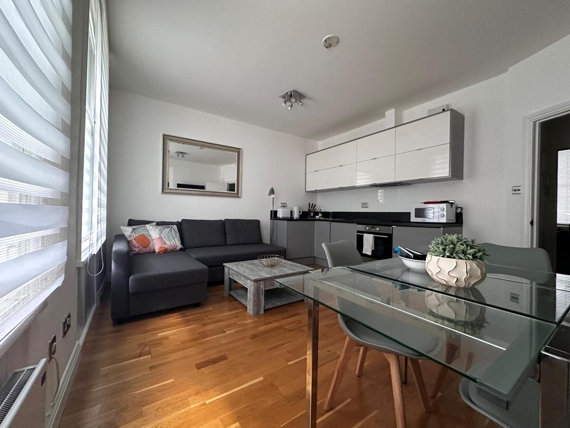 Apt 1, Soho Apartments 1St Floor By Indigo Flats Лондон Экстерьер фото