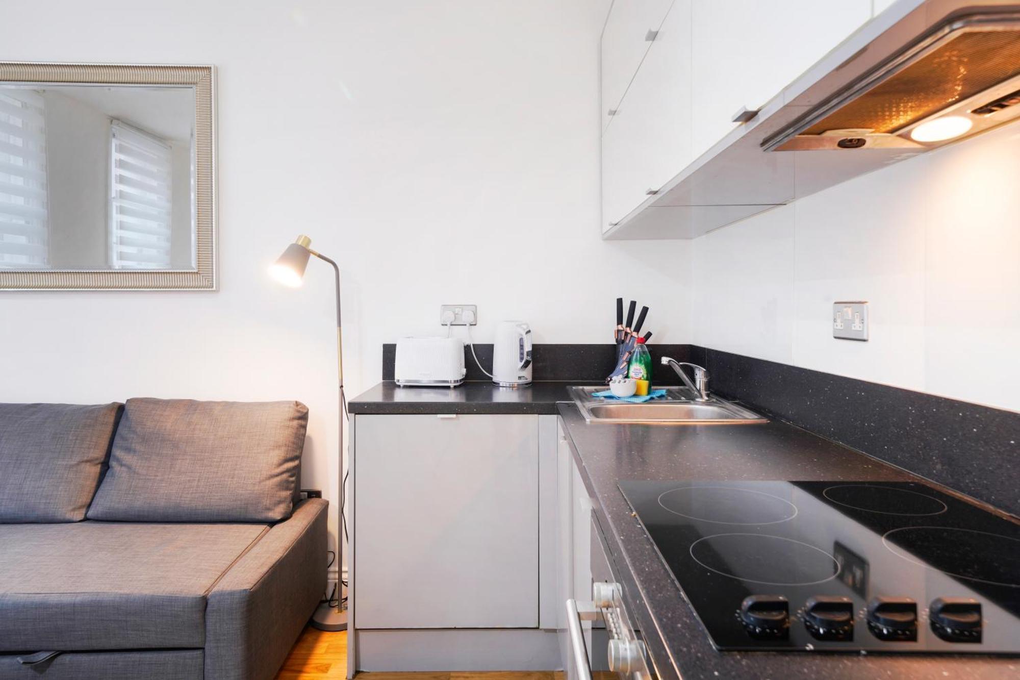 Apt 1, Soho Apartments 1St Floor By Indigo Flats Лондон Экстерьер фото