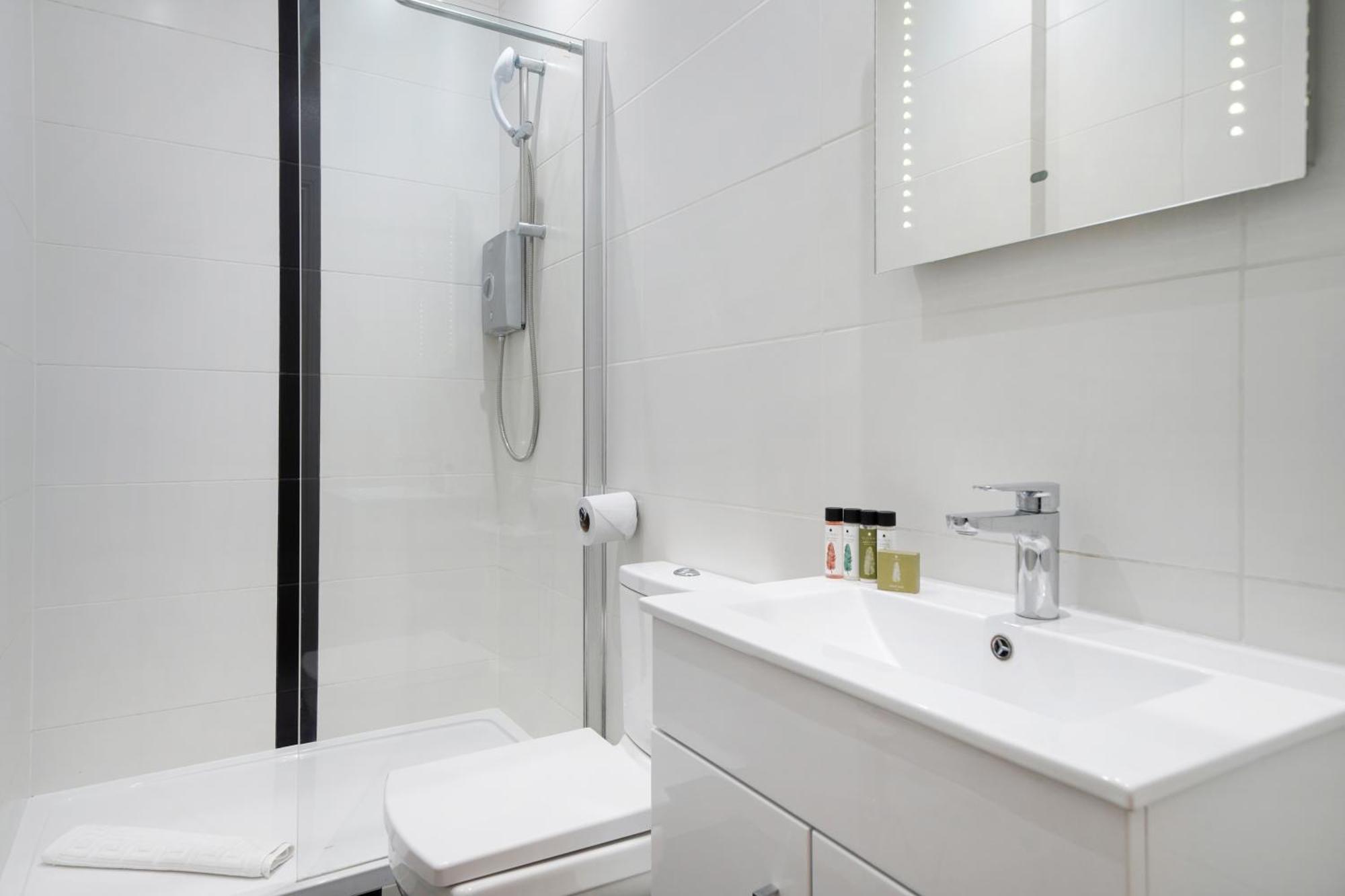 Apt 1, Soho Apartments 1St Floor By Indigo Flats Лондон Экстерьер фото